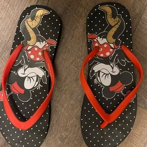 Disney park flip flops Minnie